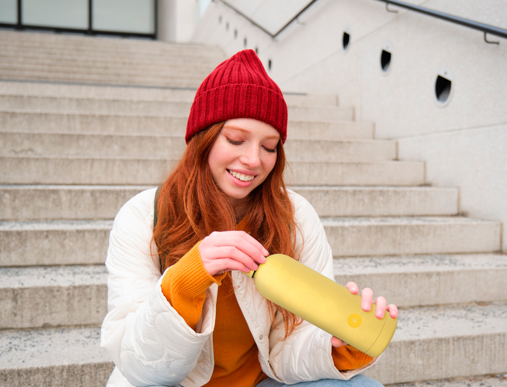 BOTELLA PORTALIQUIDOS ANTARTIK ISOTERMICA ACERO INOXIDABLE LIBRE DE BPA COLOR AMARILLO 750 ML