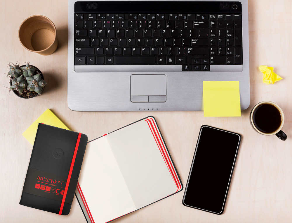 CUADERNO CON GOMILLA ANTARTIK NOTES TAPA DURA A6 HOJAS LISAS NEGRO Y ROJO 100 HOJAS 80 GR FSC