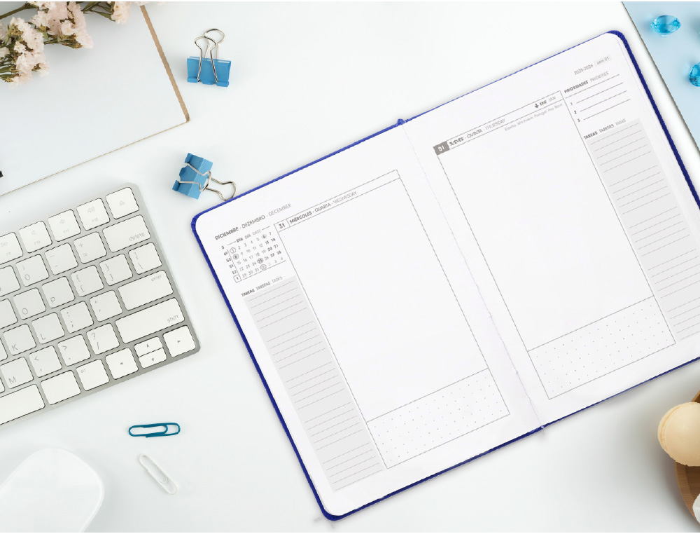 AGENDA ENCUADERNADA ANTARTIK MY YEAR A5+ 2026 DÍA PÁGINA NEGRO PAPEL 80G FSC