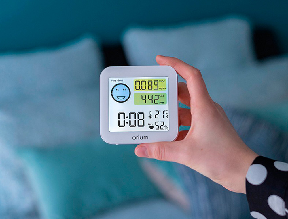 MEDIDOR DE AIRE ORIUM QUAELIS 20 MEDIDOR DE CO2 Y COV SUPERFICIE 30 M2 PANTALLA LCD COLOR BLANCO 8X2,5 X 8 CMS