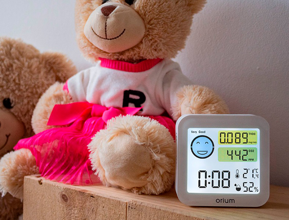 MEDIDOR DE AIRE ORIUM QUAELIS 20 MEDIDOR DE CO2 Y COV SUPERFICIE 30 M2 PANTALLA LCD COLOR BLANCO 8X2,5 X 8 CMS