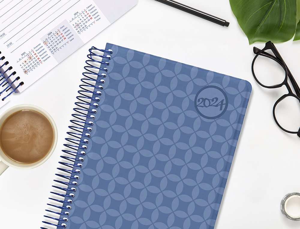 AGENDA ESPIRAL LIDERPAPEL CLASSIC A4 2024 DIA PAGINA PORTADA POLIPROPILENO PAPEL 70 GR COLOR AZUL