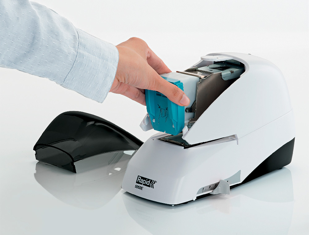 GRAPADORA RAPID 5050E ELECTRICA BLANCO/NEGRO CAPACIDAD 50 HOJAS USA GRAPAS CASETE 5050