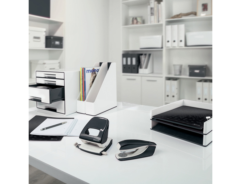 CARPETA LEITZ WOW PLASTICO RIGIDO DIN A4 CON PINZA SUPERIOR COLOR NEGRO